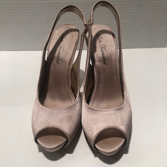 Lulu Townsend Champagne Color Heels - Picture 2 of 6